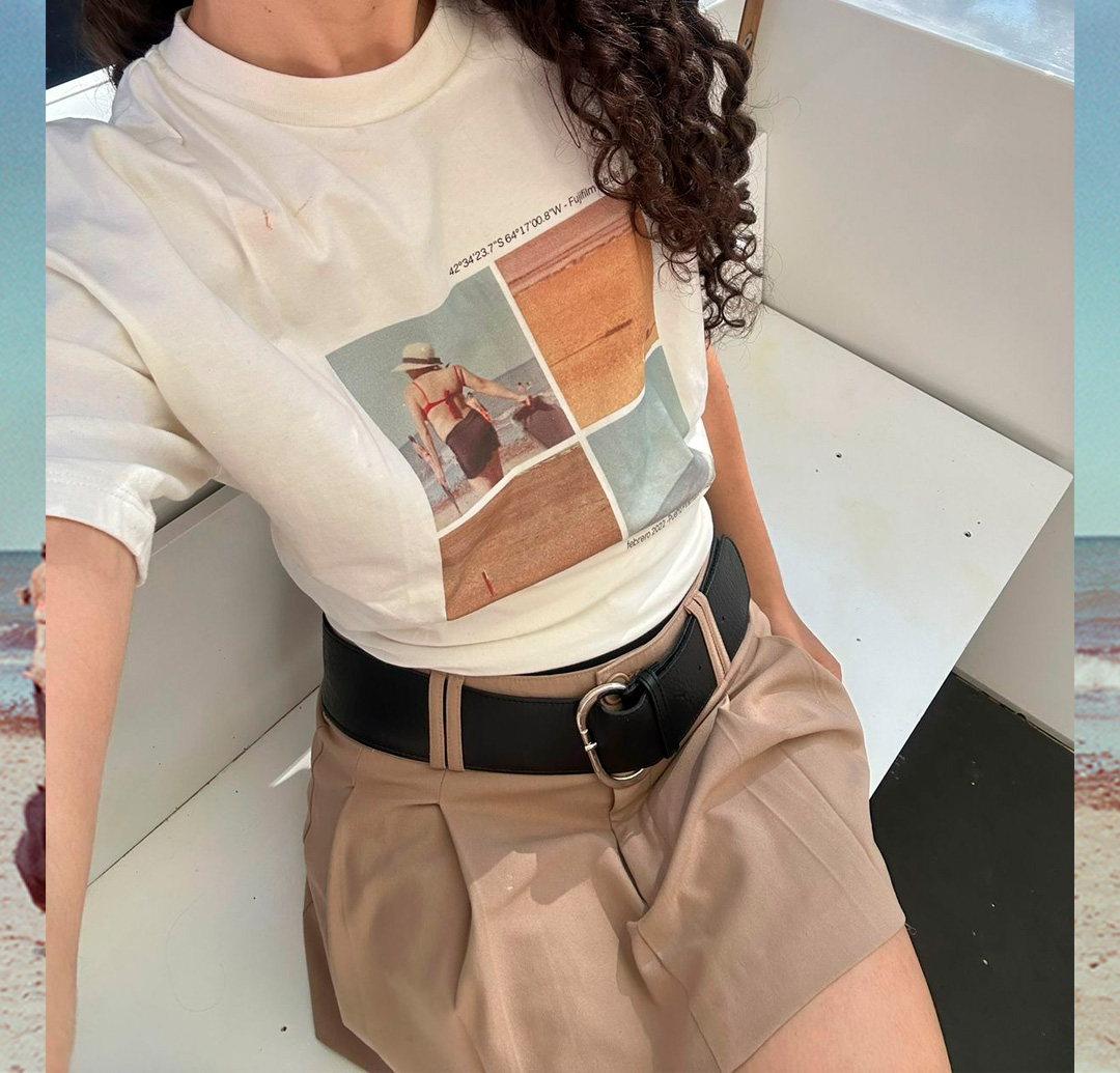 Modelo con remera Río Manso